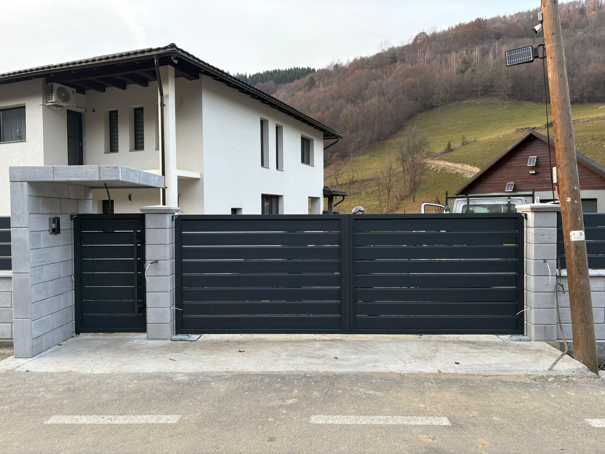 Modern Gate Installation - Via Fortis Aluminium Fencing Installation Project